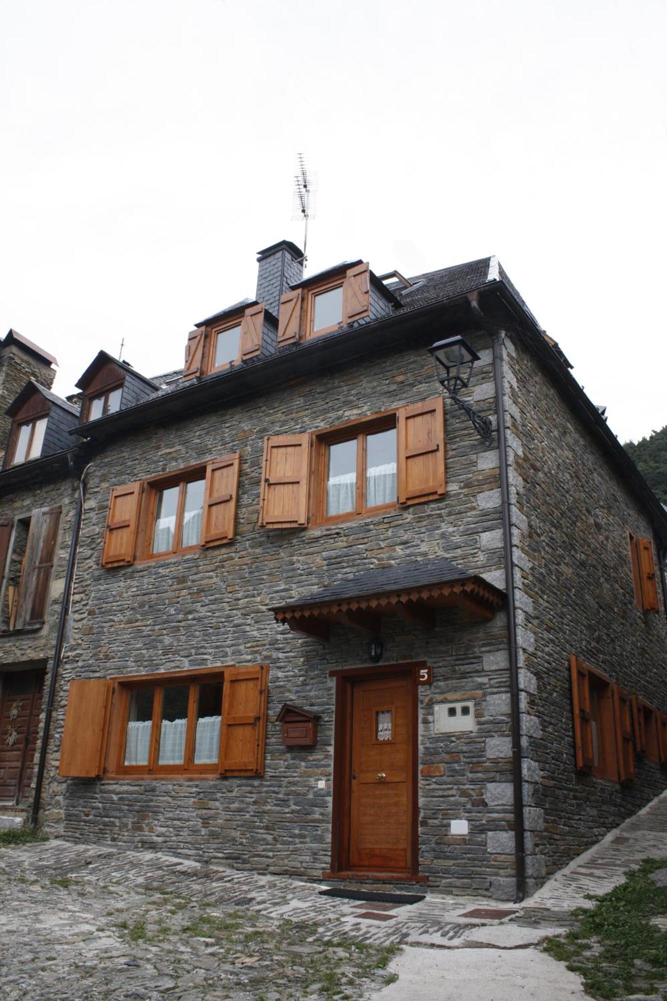 Apartamentos Valle De Aran مونت المظهر الخارجي الصورة
